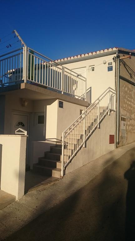 Apartmani Luan Vis Buitenkant foto