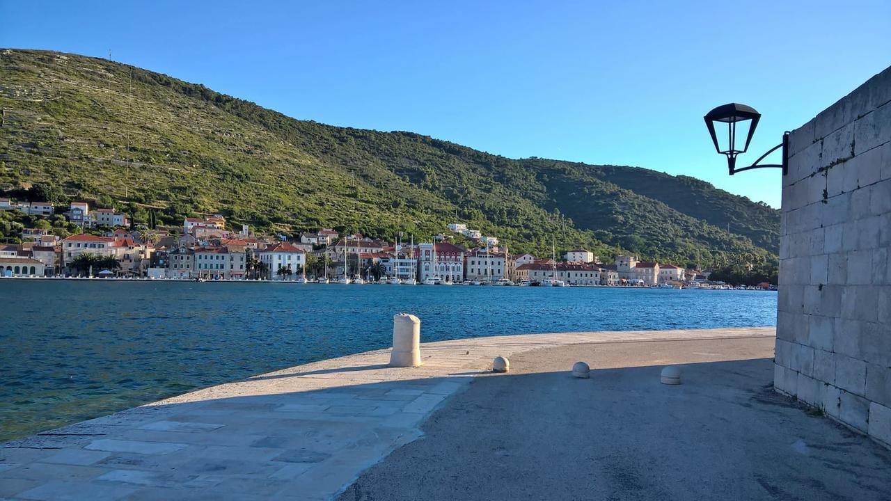Apartmani Luan Vis Buitenkant foto